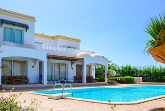 Villa Garden With Pool
